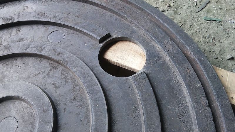 Дно колодца обязательно применяется при монтаже гидроизолированных колодцев